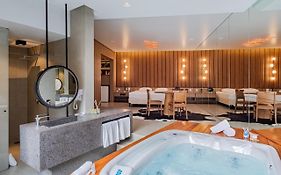 Monn Cherry Motel